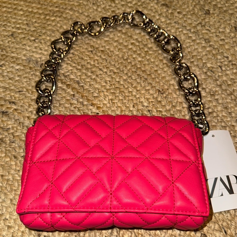 ZARA SHOULDER BAG IN MELON COLOR W. LARGE LINK STRAP; NWTS; SNAP FRONT CLOSURE